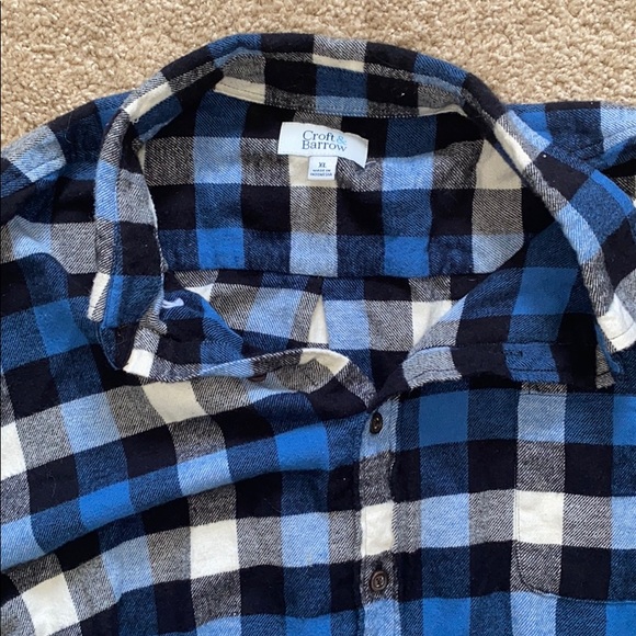 Croft and Barrow Men’s Plaid Button Up - Picture 2 of 3